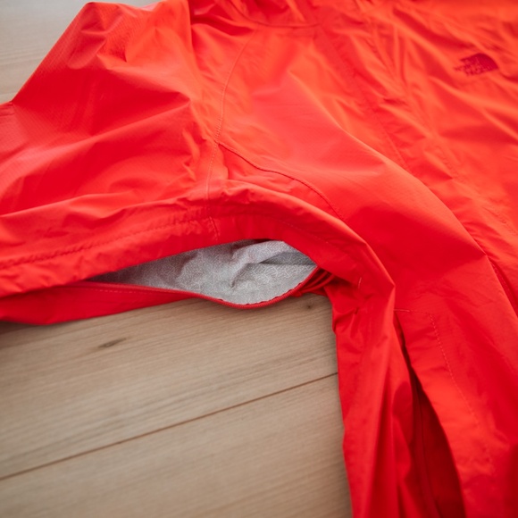 The North Face Hooded Women’s Rain Jacket Size S - Picture 5 of 16